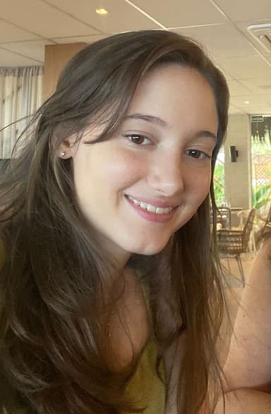Isabela Aveino Freire Coordenador de Logística